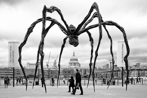 Louise Bourgeois, Maman, 1999